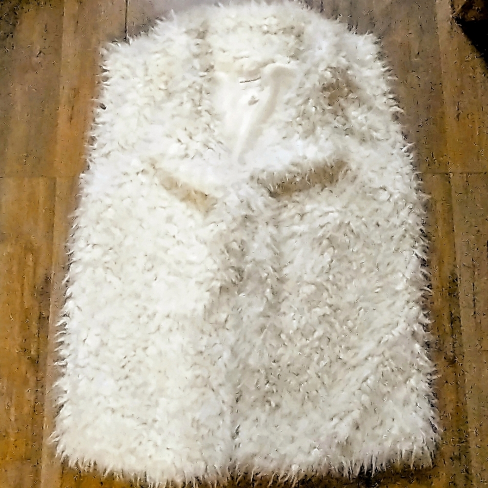 **Melrose & Market** Faux Fur Vest - Picture 2 of 5